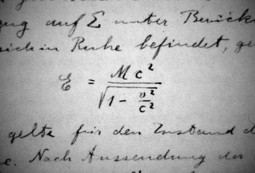 La primera vez que Albert Einstein escribió E=mc²