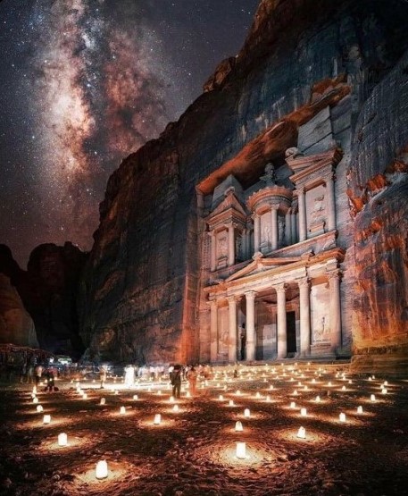 Petra, bajo la vista de la vía láctea