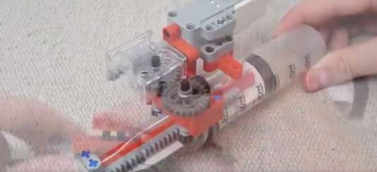 This is how to build a LEGO submarine