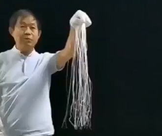 Great demonstration of static electricity